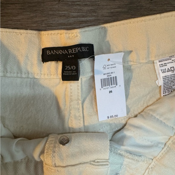 Banana Republic Khaki Shorts - Picture 2 of 5